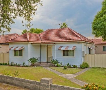 3 BEDROOM FAMILY HOME - Photo 3