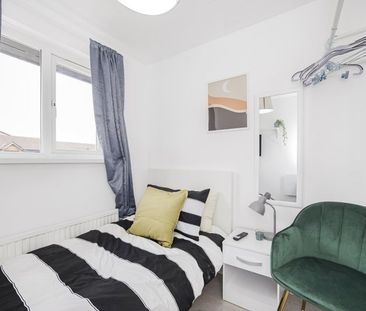 Room in a Shared Flat, Chobham Road, E15 - Photo 1