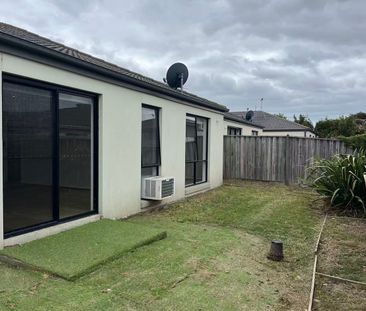 3-Bedroom Family Residence with Supereme Convenience - Photo 3