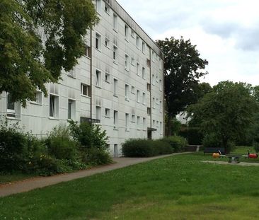 Komfortables Wohnen in Schwalbach: 3-Zimmer-Wohnung mit Balkon - Foto 1