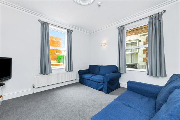 Bridge Grove, NG2 - Photo 1