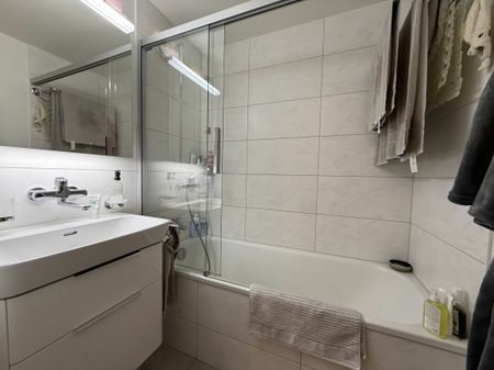 Generous and light-flooded apartment in a quiet location! - Photo 5