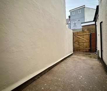 4 bedroom House To Let - Photo 3
