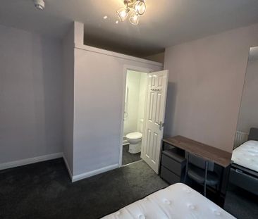 1 bedroom in a house share to rent - Photo 6