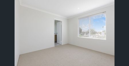 STUNNING 3 x 2 HOME - Photo 3