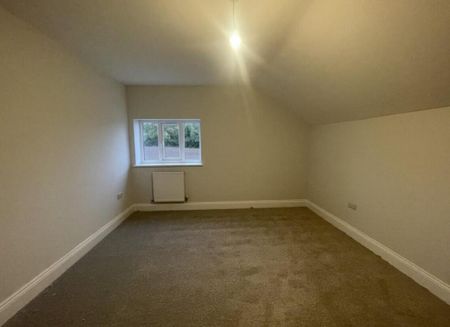 4 bedroom detached house to rent - Photo 2