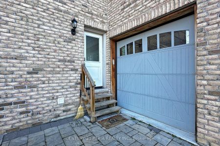 Detached Home For Lease | C8144674 - Photo 2