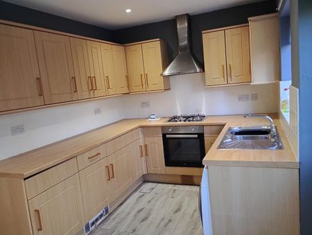 3 bedroom terraced house to rent - Photo 2