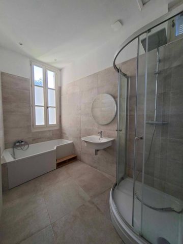 Location Appartement 5 pièces 151m² NIMES 30000 - Photo 5