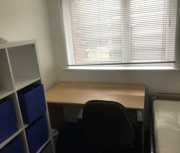 Room in a Shared House, Norman Row, LS5 - Photo 4