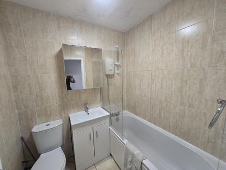 2 bedroom ground floor flat to rent - Photo 3