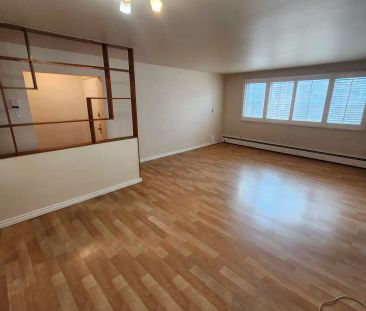 2424 14 Street SW — 2424 14 Street SW - Photo 2