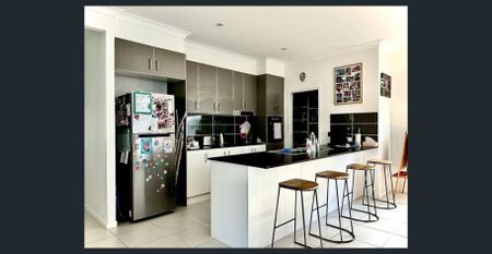 Modern 4-Bed Family Home in Highly Sought-After Brookhaven Estate - Photo 5