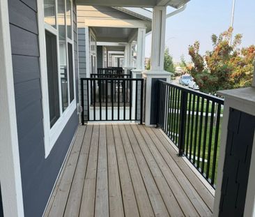 3 Bedroom Upper Unit in Rosewood – Former Showhome - Photo 2