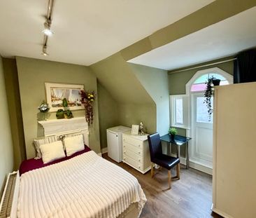 Room in a Shared House, Chiswick High Road, W4 - Photo 4