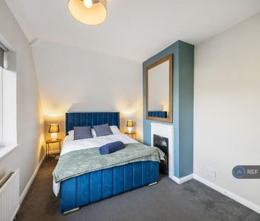 3 bedroom semi-detached house to rent - Photo 6