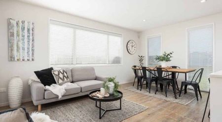 This stunning 4 bedroom, 2 bathroom house is now available for lease. - Photo 4