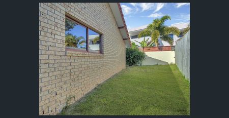 Modern Duplex In Quiet Cul-de-sac - Photo 2