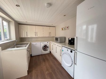 3 bedroom semi-detached house to rent - Photo 5