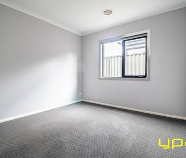 8 Scullin Street, Cranbourne East - Photo 1