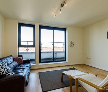 2 bedroom flat to rent - Photo 2