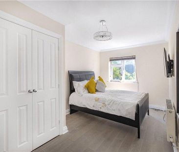 4 bedroom end of terrace house to rent - Photo 2