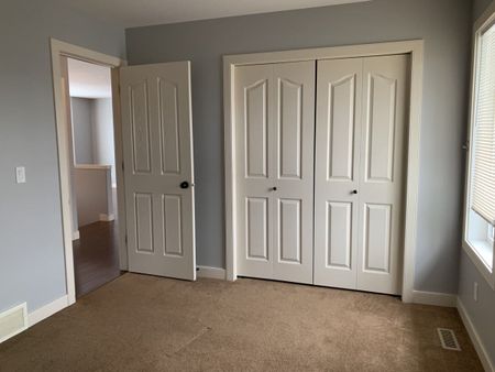 Pet Friendly 2 Bedroom 1 Bathroom House in Penhold! - Photo 4