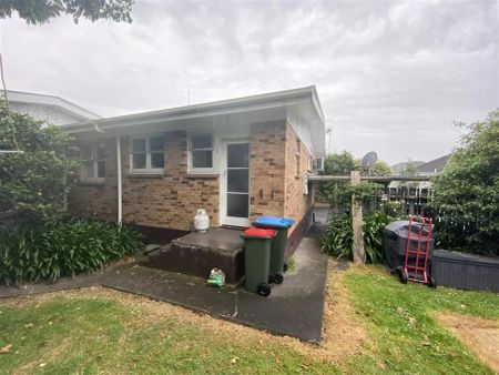 FRESHLY PAINTED TWO BEDROOM UNIT - Photo 4