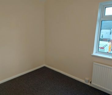 3 bedroom Semi-detached house to rent - Photo 6