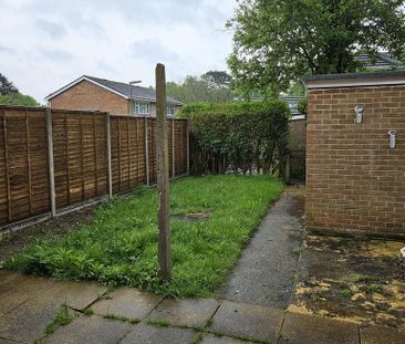 1 bedroom in a house share to rent - Photo 3