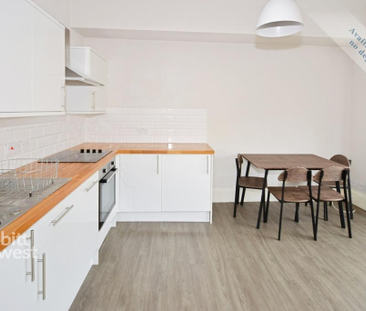 3 bedroom maisonette to rent - Photo 2