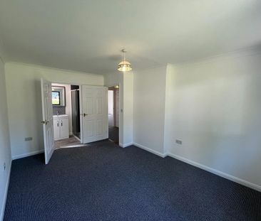 2 bedroom semi-detached bungalow to rent - Photo 2