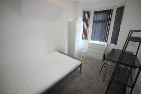 4 bedroom terraced house to rent - Photo 4