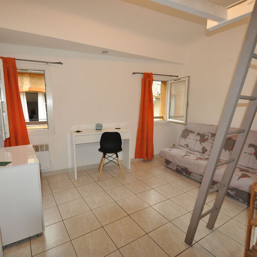 STUDIO-meublé- place de la Mairie - Photo 1