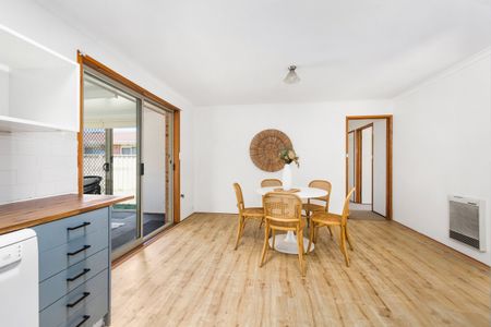 Spacious 3-Bedroom Townhouse - Photo 2