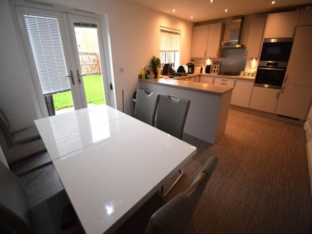 5 bedroom detached house to rent - Photo 5