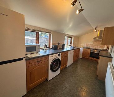 3 bedroom detached house to rent - Photo 6