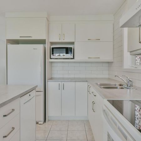 Condo-hôtel, foyer, terrasse, stationnement, Vieux-Longueuil. - Photo 4