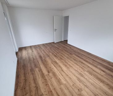 Hochwertige 4.5 Zimmerwohnung am Entenbach - Photo 2