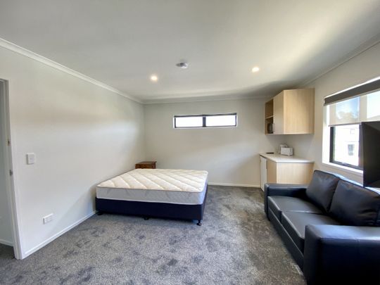 2C/14 Inverness Avenue, Hamilton East — - Photo 1