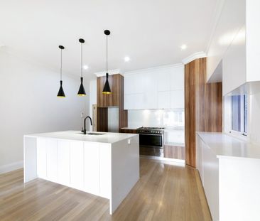 221 Carrington Road, Coogee NSW 2034 - House For Rent | Domain - Photo 2