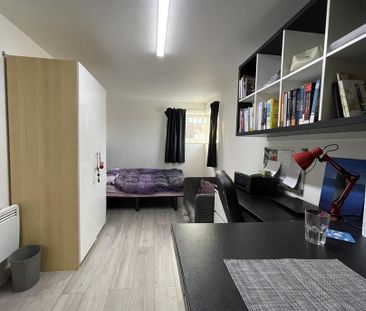 3 bedroom flat to rent - Photo 5