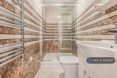 2 bedroom penthouse to rent - Photo 4