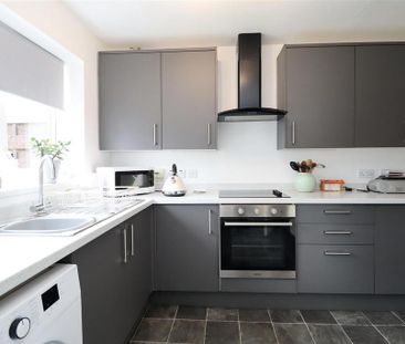 3 bedroom semi-detached house to rent - Photo 5