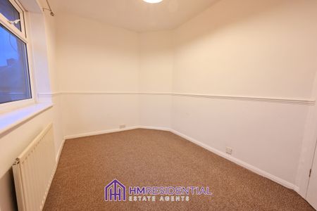 3 bedroom Semi Detached for rent on Fenham Hall Drive, Fenham, Newcastle Upon Tyne, NE4 9XE Available 01/12/2025 - Photo 5