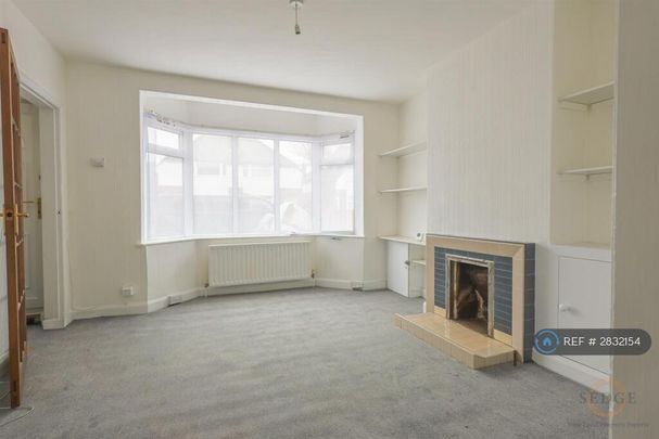 3 bedroom semi-detached house to rent - Photo 1