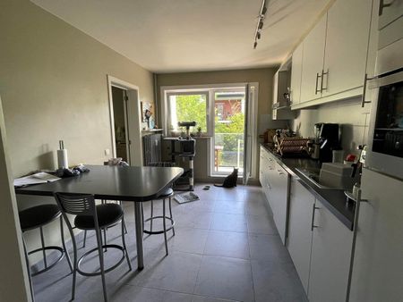 Flatmate gezocht voor ruim en licht appartement - Photo 3