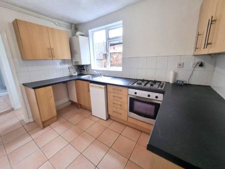 2 bedroom flat to rent - Photo 4