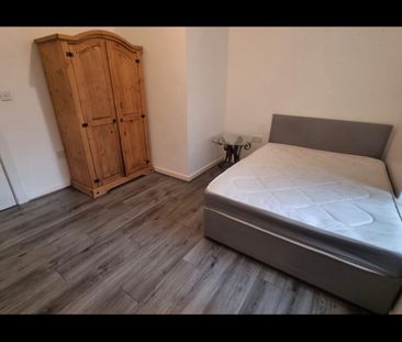 Room in a Shared House, Priory Road, L4 - Photo 3