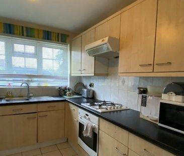 House share to rent on - Photo 2